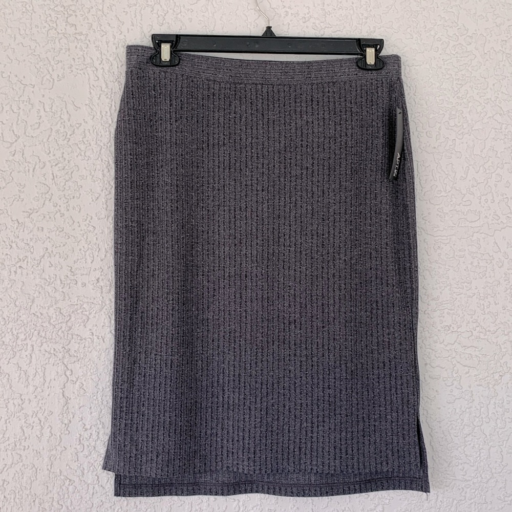 Apt.9 soft skirt with side splits size L